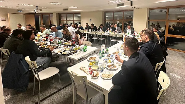 Müdür Öztürk, Çay'da Sağlık Çalışanlarıyla İftar Yaptı