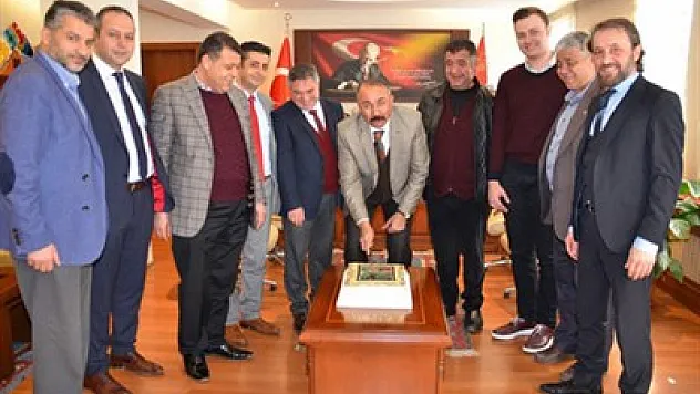 Müdür Şen'e doğum günü süprizi