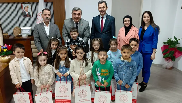 Müdür Sünnetci, Miniklerle Yakından İlgilendi
