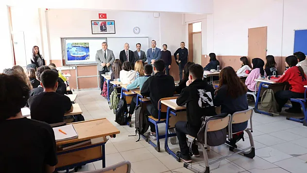 Müdür Sünnetci, Öğrencileri Dinledi