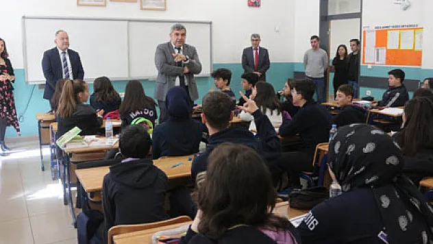 Müdür Sünnetci, Yesevi Ortaokulu'nu ziyaret etti