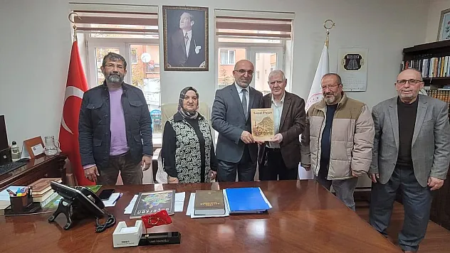 Müftü İmamoğlu'na Anlamlı Takdim