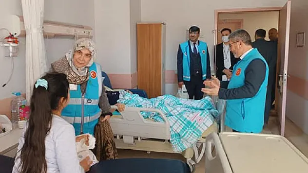 Müftülük heyeti yaralı depremzedeleri ziyaret etti