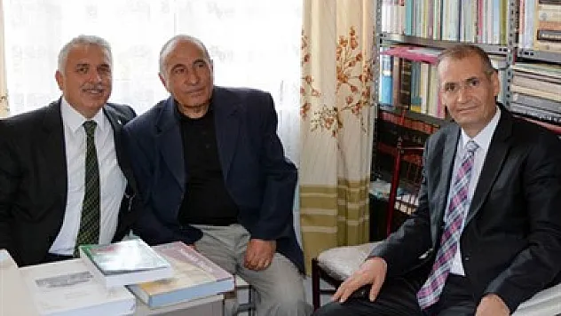 Muharrem Bayar, tarihe hizmet ediyor