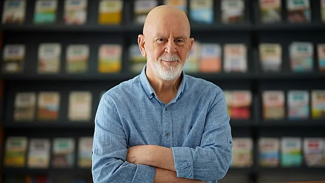 Mustafa Kutlu'nun Yeni Kitabının Kapağı Gündem Oldu