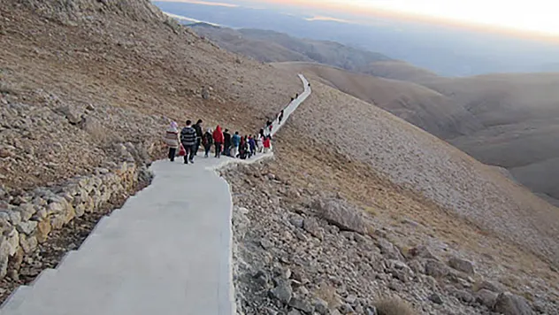 Nemrut Dağında Kaç Tane Merdiven Var?