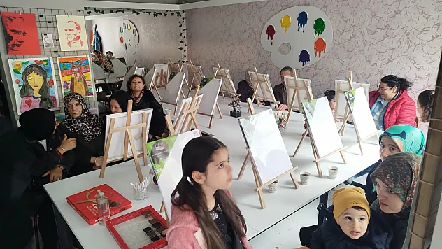 Notaların Tuvalde Dans Ettiği Atölye