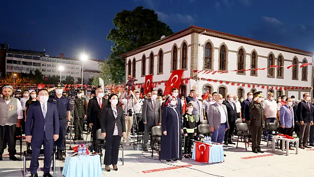 'O gece sokaklara çıkan her bir insan Yüzbaşı Agâh, Nene Hatun, Seyit Onbaşıydı'