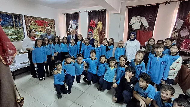 Öğrenciler Ata Yadigarına Sahip Çıkıyor