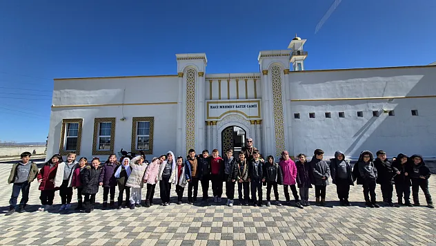 Öğrencilerden Ramazan'da Anlamlı Cami Ziyareti