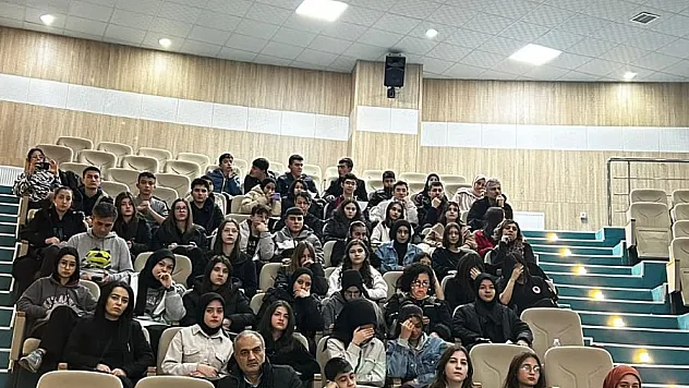 Öğrencilere Gazali Ve Ömer Hayyam Anlatıldı