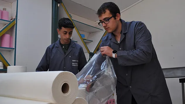 Öğrencilerin pandemi döneminde başladığı peçete üretimi kendilerine gelir kaynağı oldu
