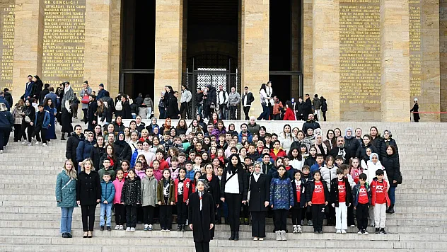 Öğretmen, Öğrenci Ve Velilerden Anıtkabir’e Ziyaret