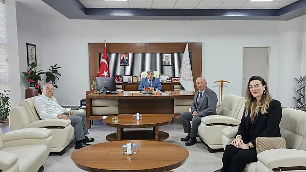 'Öğretmen, Öğrencilerin Yolunu Aydınlatan Rehberdir'