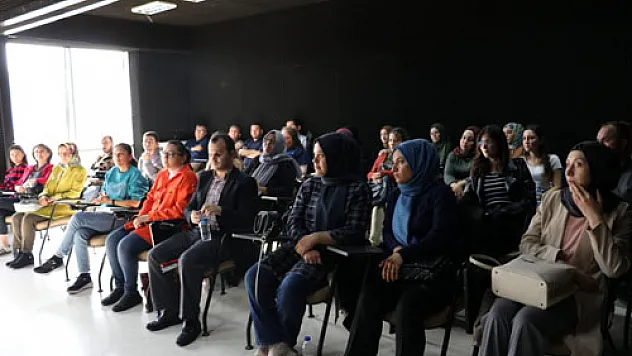 'Öğretmen öğrencinin yüreğine dokunmadan beynine giremez'