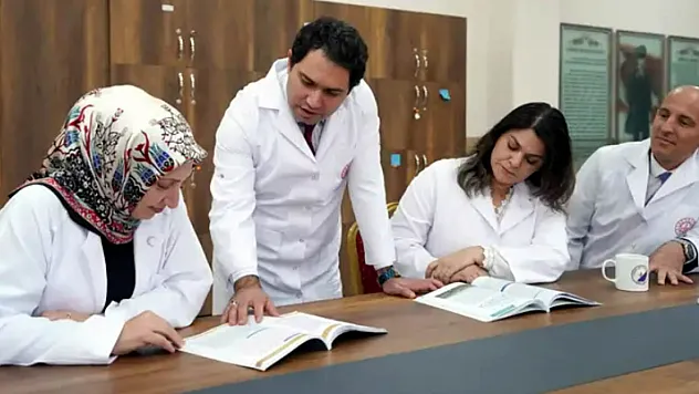 Öğretmenlere Derste Önlük Zorunluluğu Getirildi