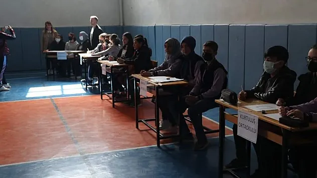 Okullar arası bilgi yarışması düzenlendi