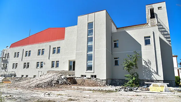 Olimpik Yüzme Havuzu'nda  çalışmalar sürüyor