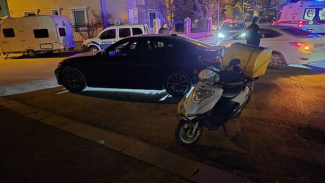 Önüne Araç Çıkınca Motosikleti Deviren Kurye Yaralandı