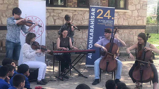 Orda, Bir Köy Var Uzakta… O Köy Klasik Müzik İle Yankılandı