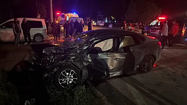 Osmaneli'nde Tır ile Otomobil Çarpıştı: 5 Yaralı