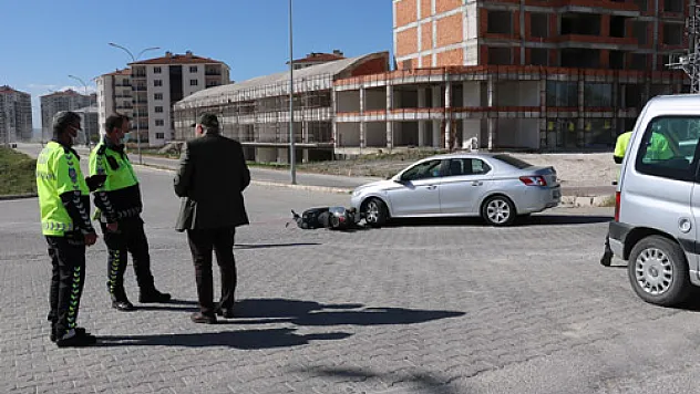 Otomobil  ile  motosiklet  çarpıştı  1 yaralı