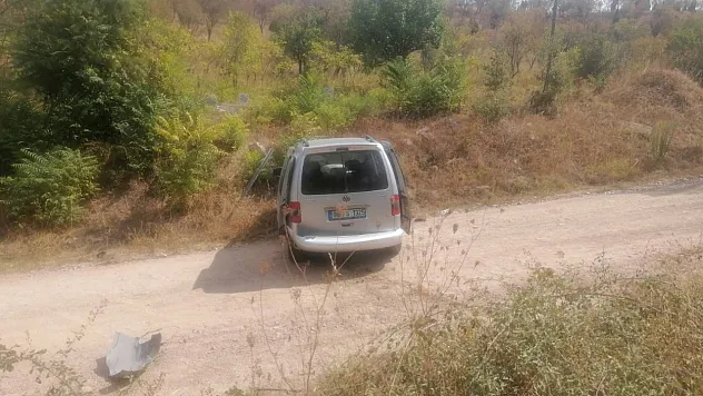 Otomobil Şarampole Devrildi: 3 Yaralı