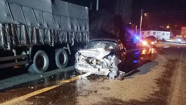Otomobilin Kamyonla Çarpıştığı Kazada 2 Kişi Yaralandı