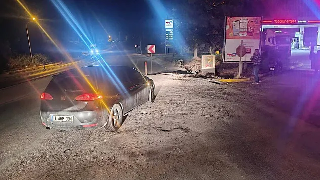 Otomobille Motosiklet Çarpıştı, 1 Kişi Yaralandı