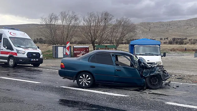 Otomobillerin Çarpıştığı Kazada Sürücülerden Biri Yaralandı