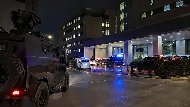 Öz Kızını Öldürmek İçin Hastaneyi Bastı!