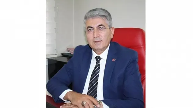Özdemir: Siyasiler başarısızlıklarını gazetecilerden biliyor