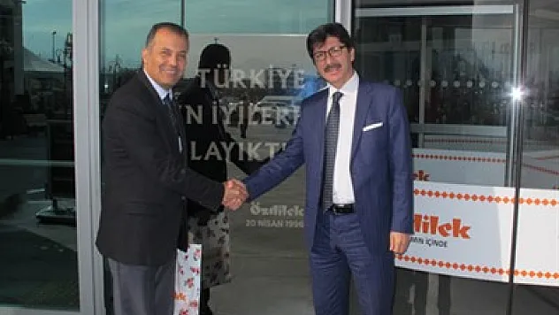 Özdilek, Öğretmenler Günü'nü unutmadı – Kocatepe Gazetesi