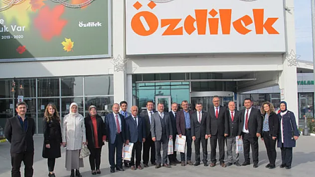 Özdilek öğretmenleri unutmadı