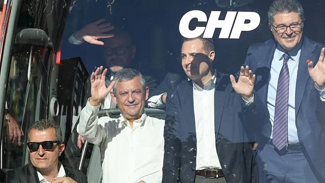 Özgür Özel'in Rotası: Genç Parti Formülü