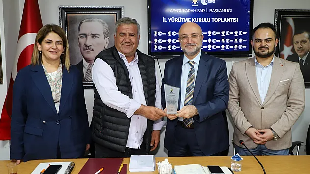 Özveriyle Çalıştılar, Plaketi Kazandılar