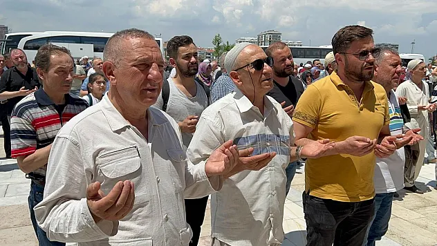Pandeminin ardından Afyonkarahisar'dan ilk hacı kafilesi uğurlandı
