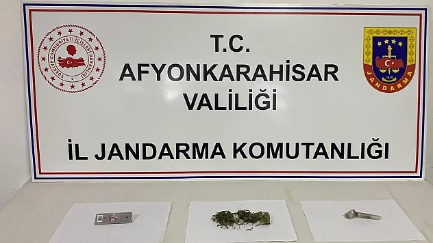 Park halindeki araçtan şüphelenip arama yapan ekipler esrar ele geçirdi
