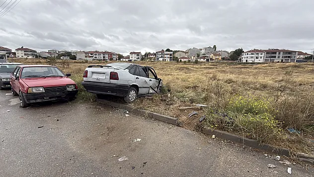 Park Halindeki Otomobili Tarlaya Savurdu, Ardına Bile Bakmadan Kaçtı