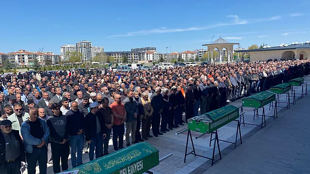 Paşa Camii'nde 5 Cenaze Namazı Birden Kılındı
