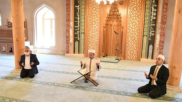 Paşa Camii’nde ilk Kur’an-ı Kerim okundu