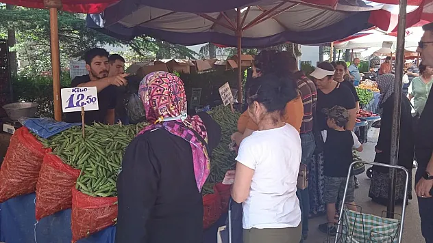 Pazar tezgahlarında bayram yoğunluğu