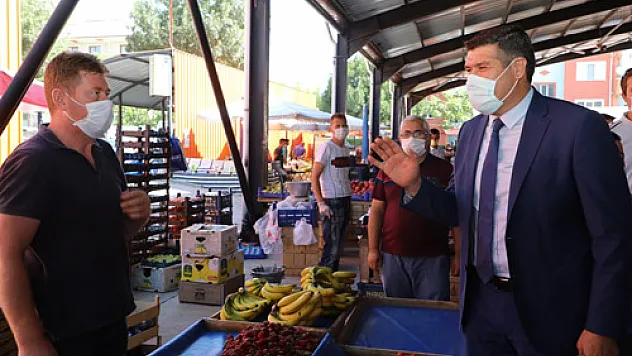 Pazar yerinde koronavirüs denetimi yapıldı