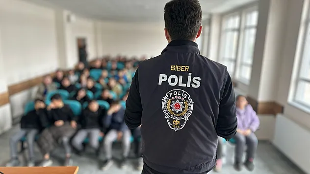 Polis Sultandağı İlçesinde Siber Zorbalığı Anlattı