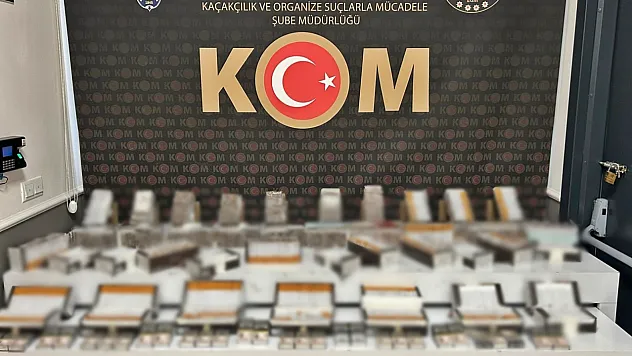 Polisin Dinar Operasyonu'nda 10 Bin 500 Dolu Makaron Yakalandı