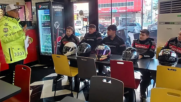 Polisten Motokuryelere Trafik Eğitimi