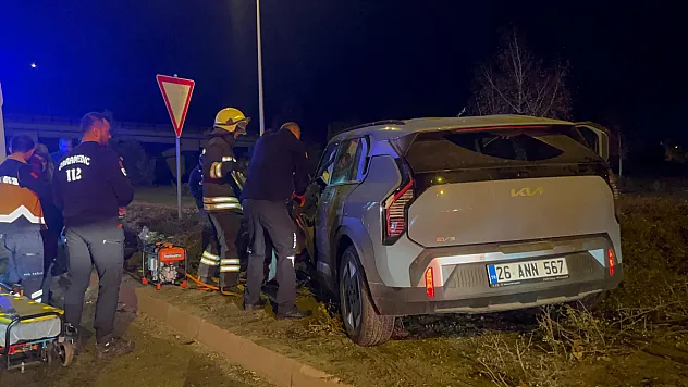 Porselen Hammaddesi Yüklü Kamyon Otomobille Çarpıştı: 4 Yaralı