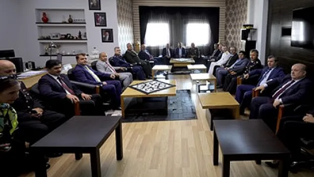 Protokol Garnizon Komutanlığı ve Belediye'yi ziyaret etti