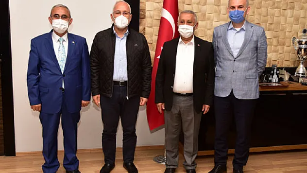 Protokolden maç öncesi ziyaret