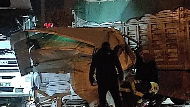 Rahatsızlanan sürücü park halindeki 3 tıra çarptı